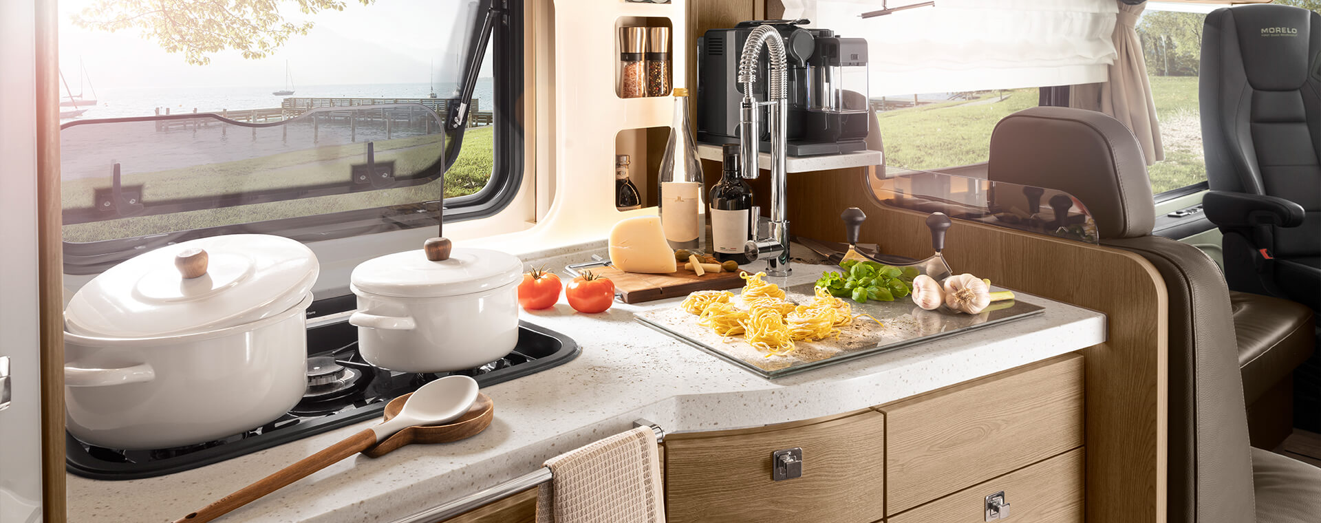 morelo_empire_liner_interieur_kitchen
